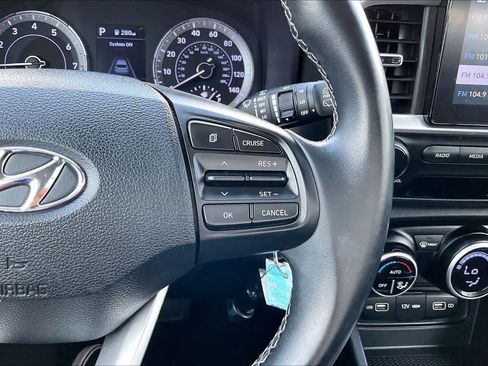 Used 2022 Hyundai Venue SEL FWD image 24