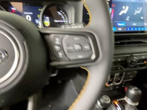 Used 2024 Jeep Wrangler Unlimited w/ Convenience Group AWD/4WD image 32