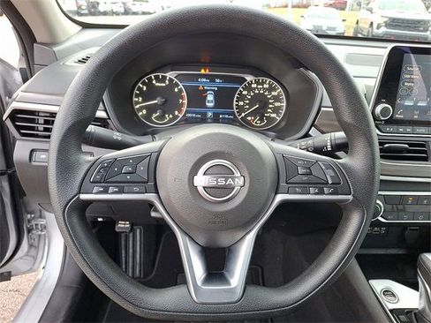 Used 2024 Nissan Altima 2.5 SV image 15