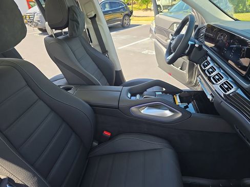 New 2026 Mercedes-Benz GLS 450 4MATIC image 10