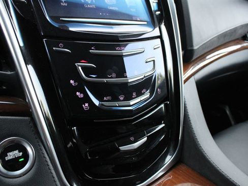 Used 2020 Cadillac Escalade ESV Premium Luxury AWD/4WD image 17