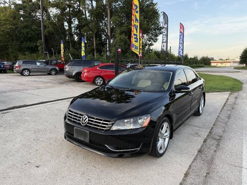 Used 2015 Volkswagen Passat TDI SE FWD image 2