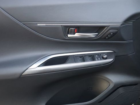 Used 2022 Toyota Venza XLE AWD/4WD image 26