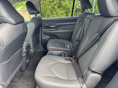 Used 2024 Toyota Grand Highlander AWD image 19