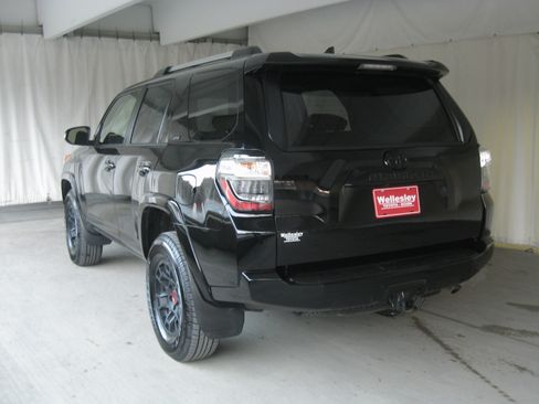 Used 2024 Toyota 4Runner SR5 Premium image 30