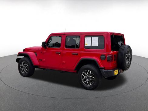 Used 2025 Jeep Wrangler Unlimited Sahara AWD/4WD image 10
