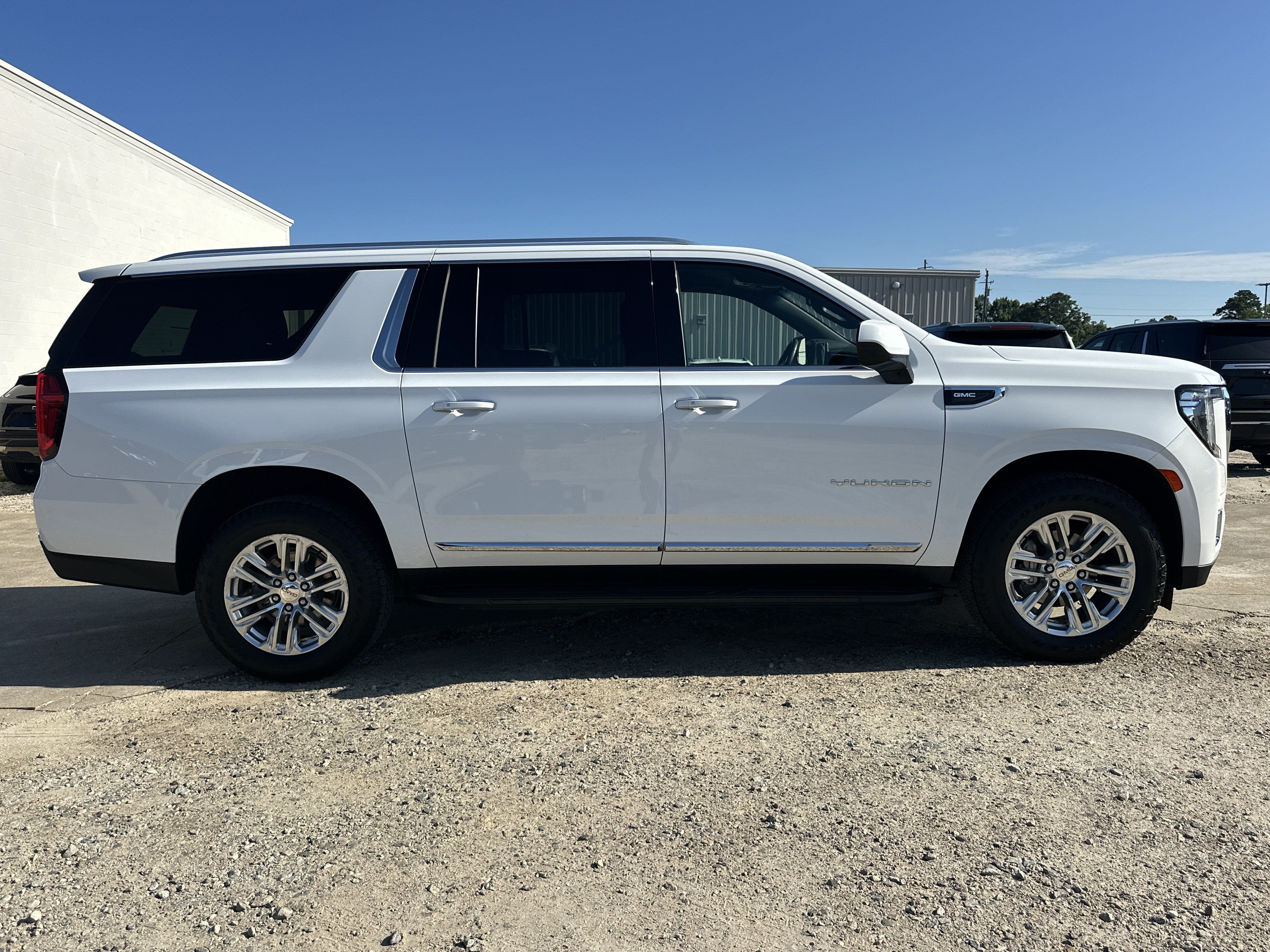 Certified 2024 GMC Yukon XL SLT RWD image 4