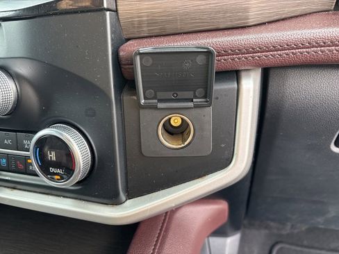 Used 2024 Ford Expedition Limited image 25