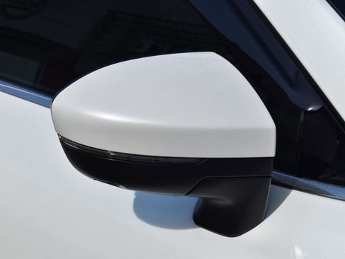 Used 2024 Nissan Pathfinder SL FWD image 17