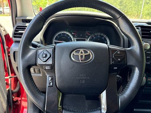 Used 2017 Toyota 4Runner TRD Off-Road AWD/4WD image 11