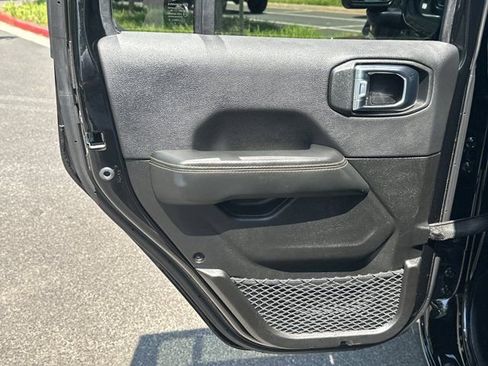 Certified 2025 Jeep Wrangler Unlimited Sahara w/ Safety Group AWD/4WD image 21