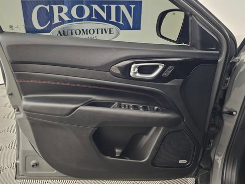 Used 2022 Jeep Compass Trailhawk w/ Trailhawk Elite Group AWD/4WD image 2