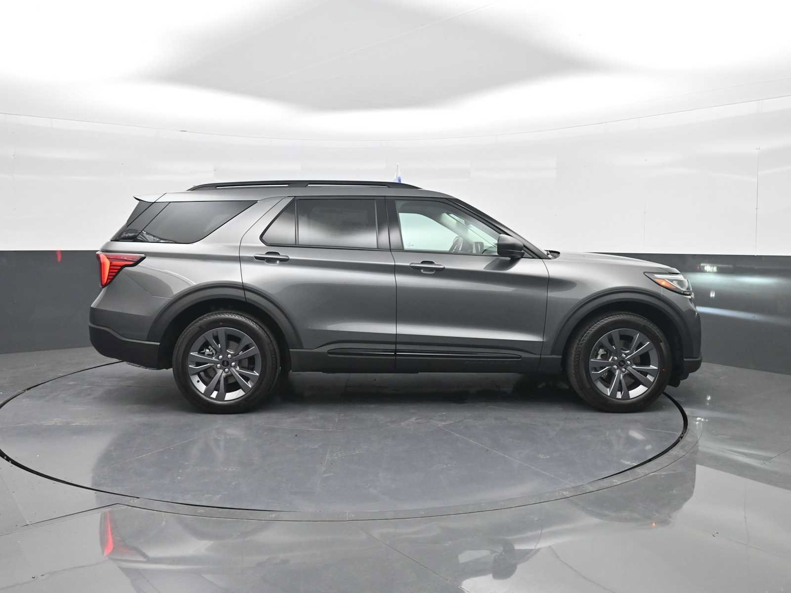 Used 2026 Ford Explorer Active w/ Active Comfort Package AWD/4WD image 9