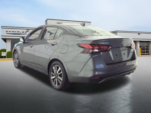 Used 2025 Nissan Versa SV FWD image 5