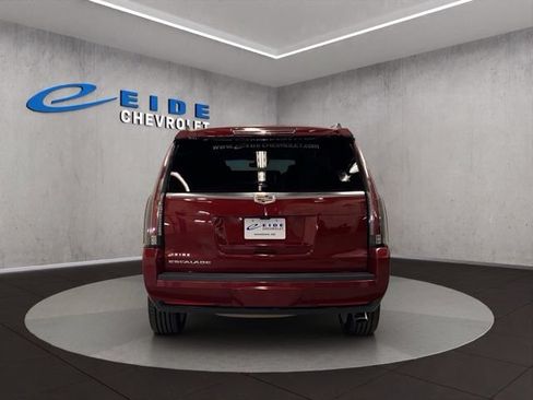 Used 2020 Cadillac Escalade Premium Luxury AWD/4WD image 14