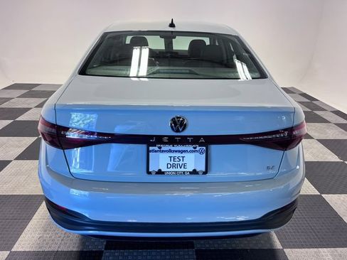 Certified 2025 Volkswagen Jetta SE FWD image 4