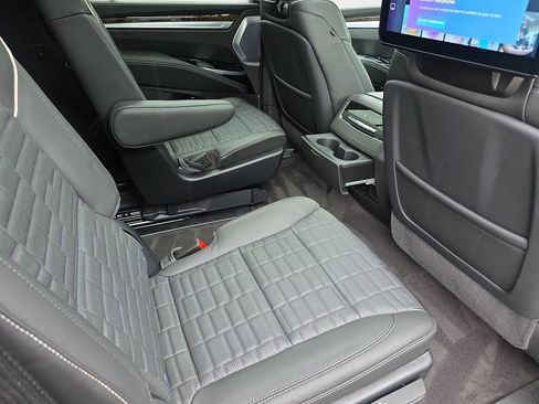 Used 2025 Cadillac Escalade Sport Platinum w/ LPO, ONYX Package AWD/4WD image 13