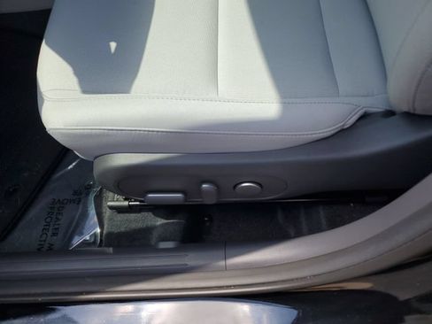 Certified 2025 Hyundai Kona SEL AWD/4WD image 16