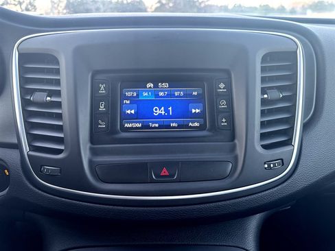Used 2015 Chrysler 200 Limited w/ Convenience Group FWD image 5