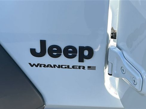 Used 2025 Jeep Wrangler Unlimited Sport AWD/4WD image 28