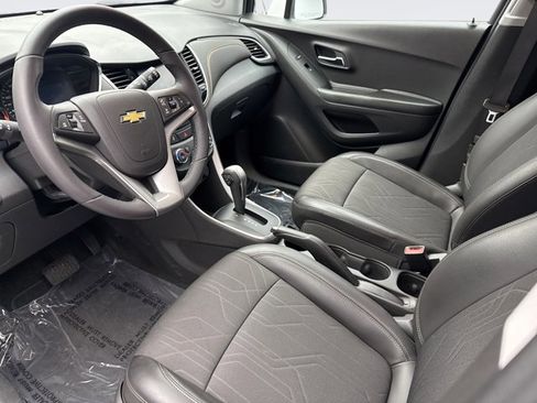 Used 2022 Chevrolet Trax LT w/ Driver Confidence Package image 10