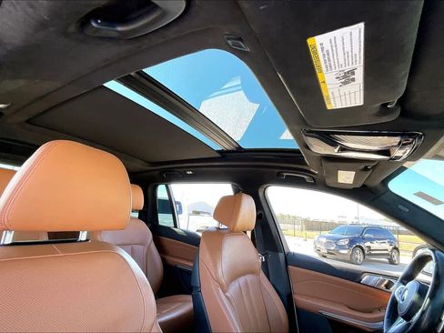 Used 2022 BMW X7 M50i image 13