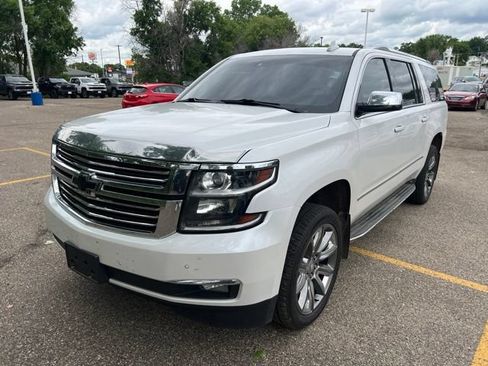 Used 2017 Chevrolet Suburban Premier AWD/4WD image 4