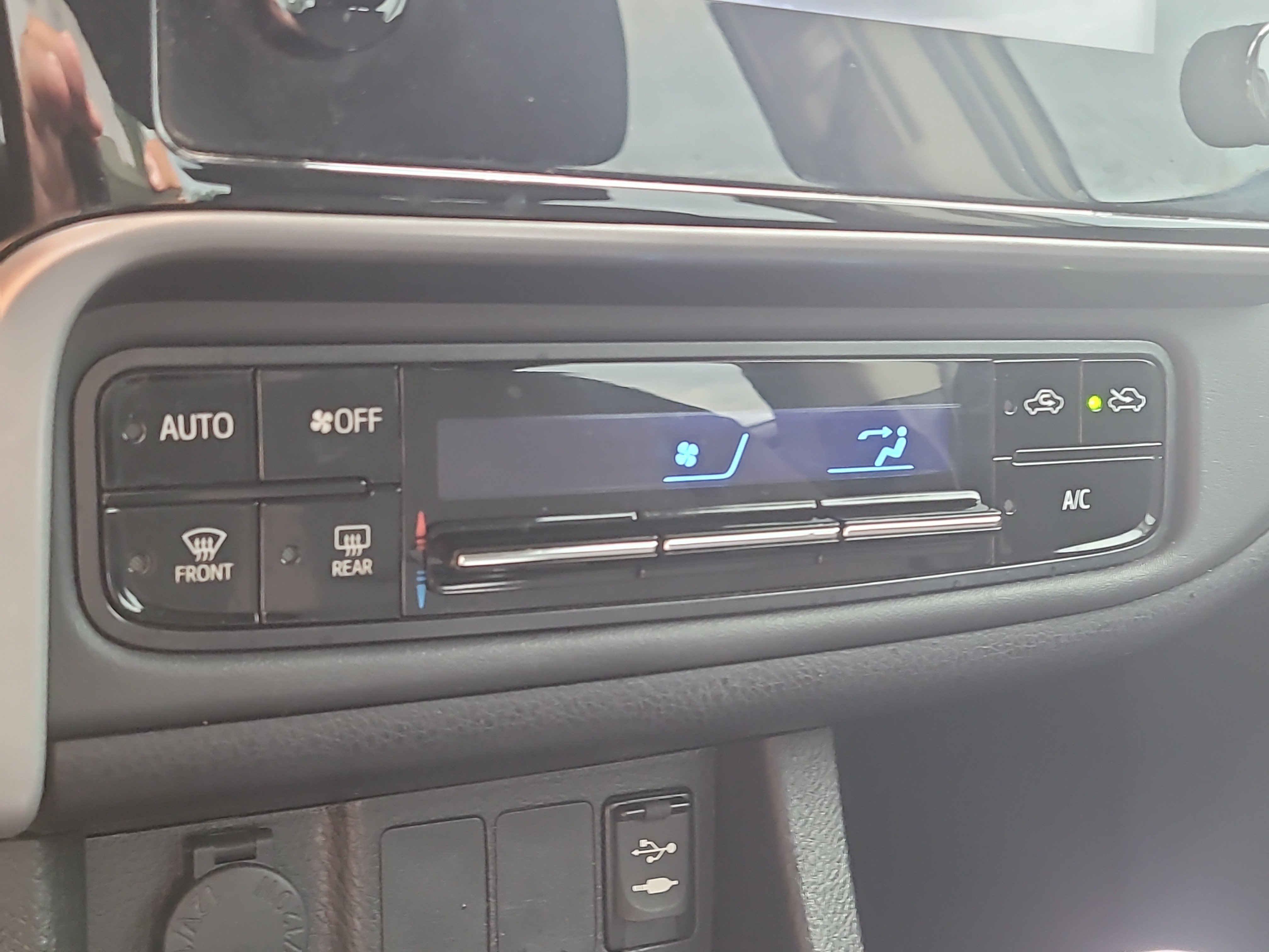 Used 2019 Toyota Corolla LE FWD image 22