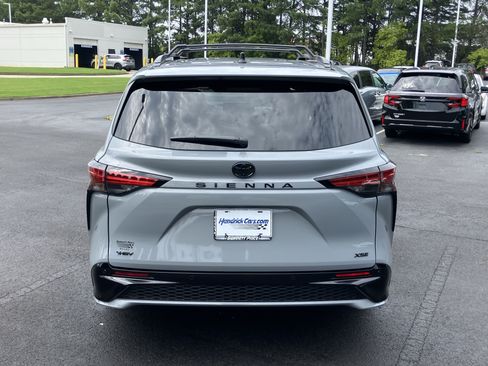Used 2026 Toyota Sienna XSE FWD image 9