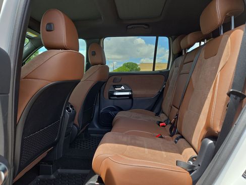 New 2025 Mercedes-Benz GLB 250 image 13