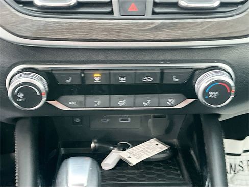 Used 2023 Nissan Altima 2.5 SV w/ SV Premium Package image 16