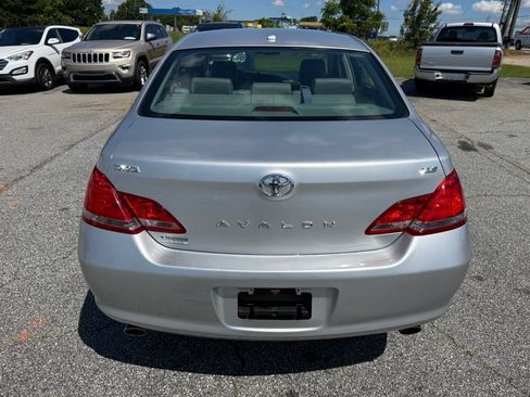Used 2010 Toyota Avalon XLS FWD image 6