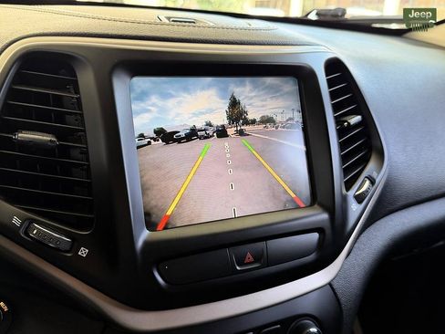 Used 2016 Jeep Cherokee Limited FWD image 18