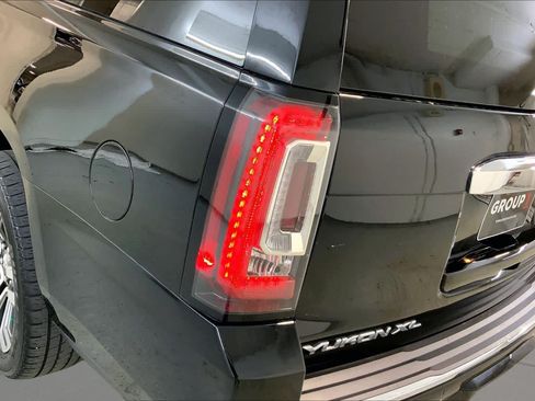Used 2020 GMC Yukon XL Denali w/ Denali Premium Package AWD/4WD image 28