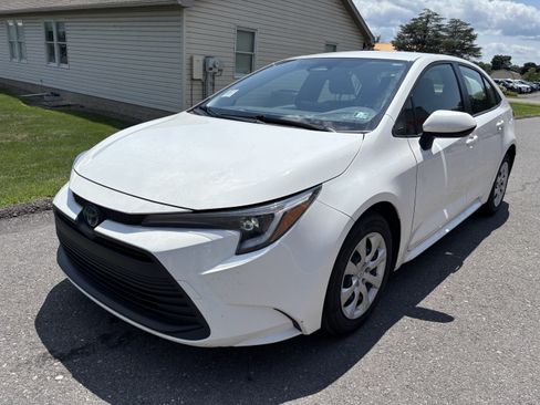 Used 2025 Toyota Corolla LE FWD image 6