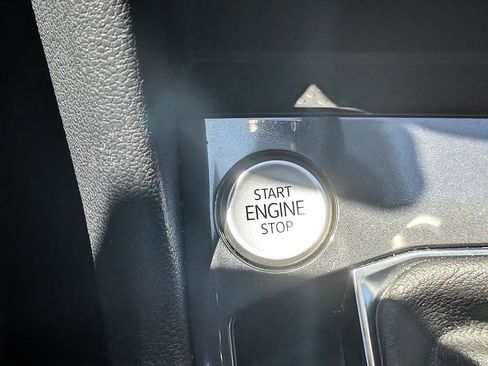 Used 2023 Volkswagen Tiguan SE R-Line image 25