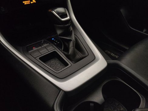 Used 2019 Toyota RAV4 XLE Premium FWD image 26