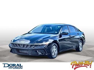 Used 2025 Hyundai Elantra SE FWD video 1