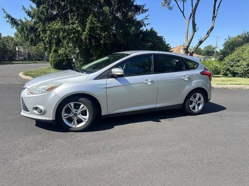 Used 2014 Ford Focus SE FWD image 4