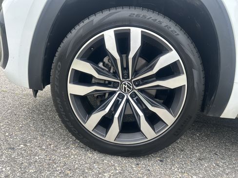 Used 2021 Volkswagen Atlas Cross Sport SEL R-Line AWD/4WD image 12