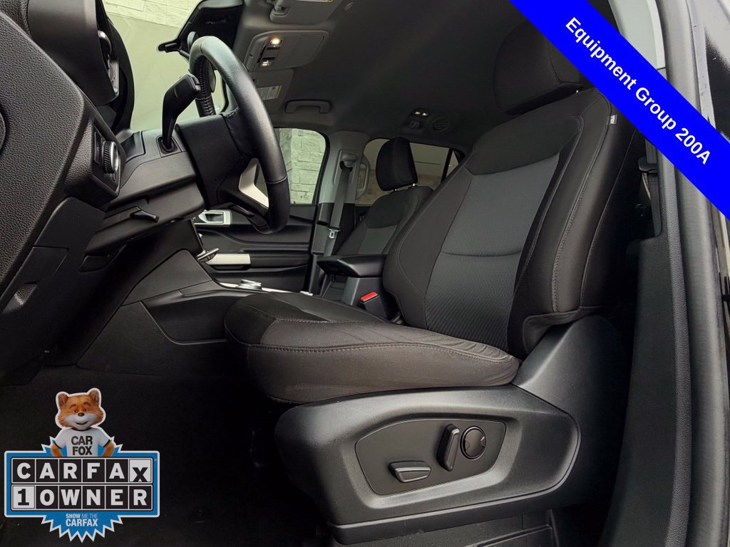 Used 2023 Ford Explorer XLT AWD/4WD image 3