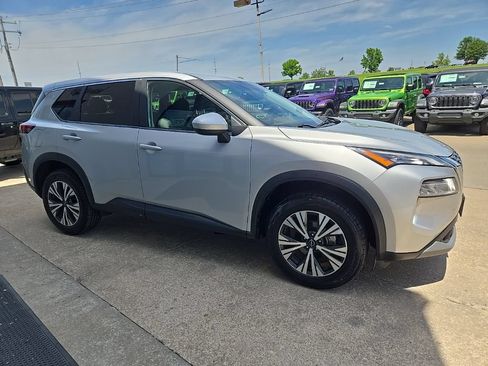 Used 2023 Nissan Rogue SV AWD/4WD image 14