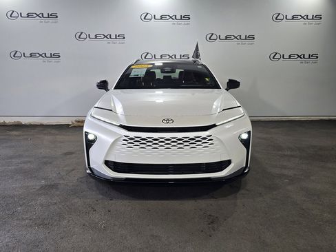 Used 2025 Toyota Crown Signia XLE image 6