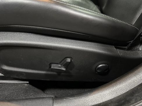 Used 2023 Chrysler 300 S w/ Comfort Group RWD image 16