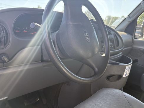 Used 2005 Ford E-350 and Econoline 350 Super Duty image 6