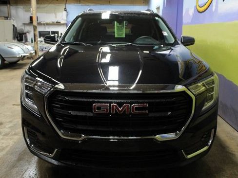 Certified 2023 GMC Terrain SLE w/ Driver Convenience Package FWD image 2