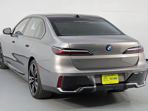 Used 2023 BMW i7 xDrive60 image 62
