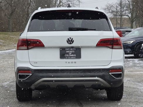 Used 2022 Volkswagen Taos SE w/ Panoramic Sunroof Package image 16
