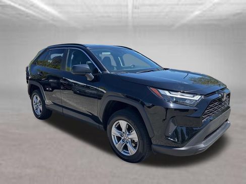 Used 2025 Toyota RAV4 LE AWD/4WD image 6