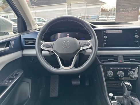Certified 2023 Volkswagen Taos SE w/ Panoramic Sunroof Package image 17